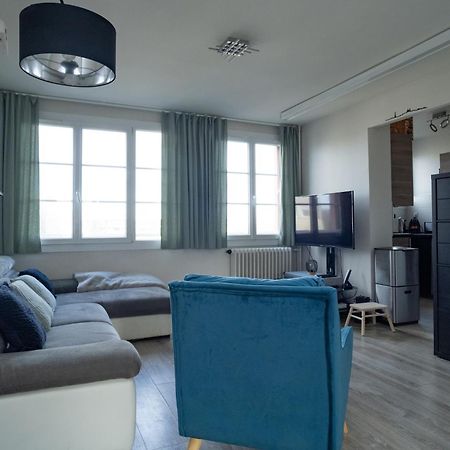 Joli T2 Proche Du Metro Avec Vue Tour Eiffel Apartment Issy-les-Moulineaux Luaran gambar