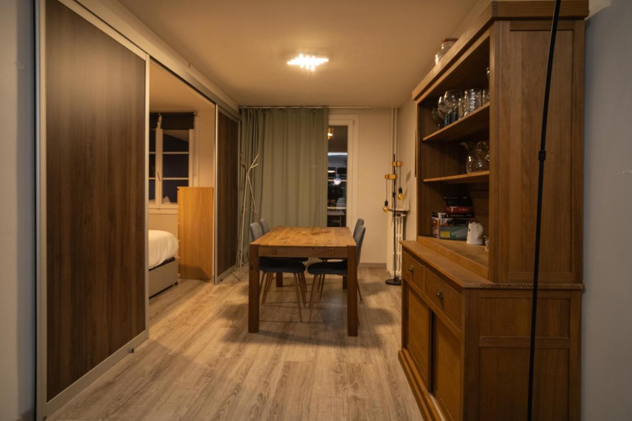 Joli T2 Proche Du Metro Avec Vue Tour Eiffel Apartment Issy-les-Moulineaux Luaran gambar