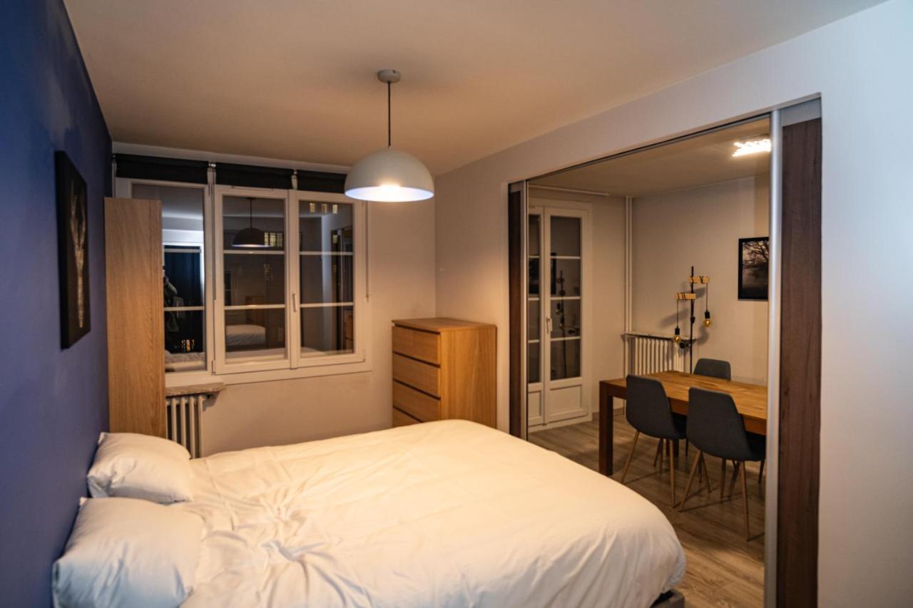 Joli T2 Proche Du Metro Avec Vue Tour Eiffel Apartment Issy-les-Moulineaux Luaran gambar