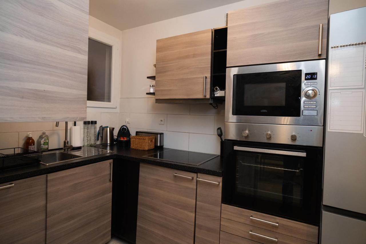 Joli T2 Proche Du Metro Avec Vue Tour Eiffel Apartment Issy-les-Moulineaux Luaran gambar