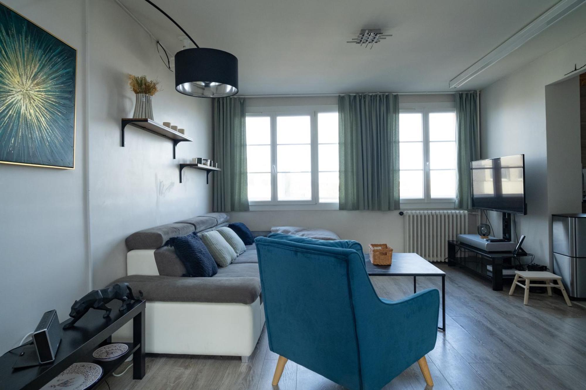 Joli T2 Proche Du Metro Avec Vue Tour Eiffel Apartment Issy-les-Moulineaux Luaran gambar