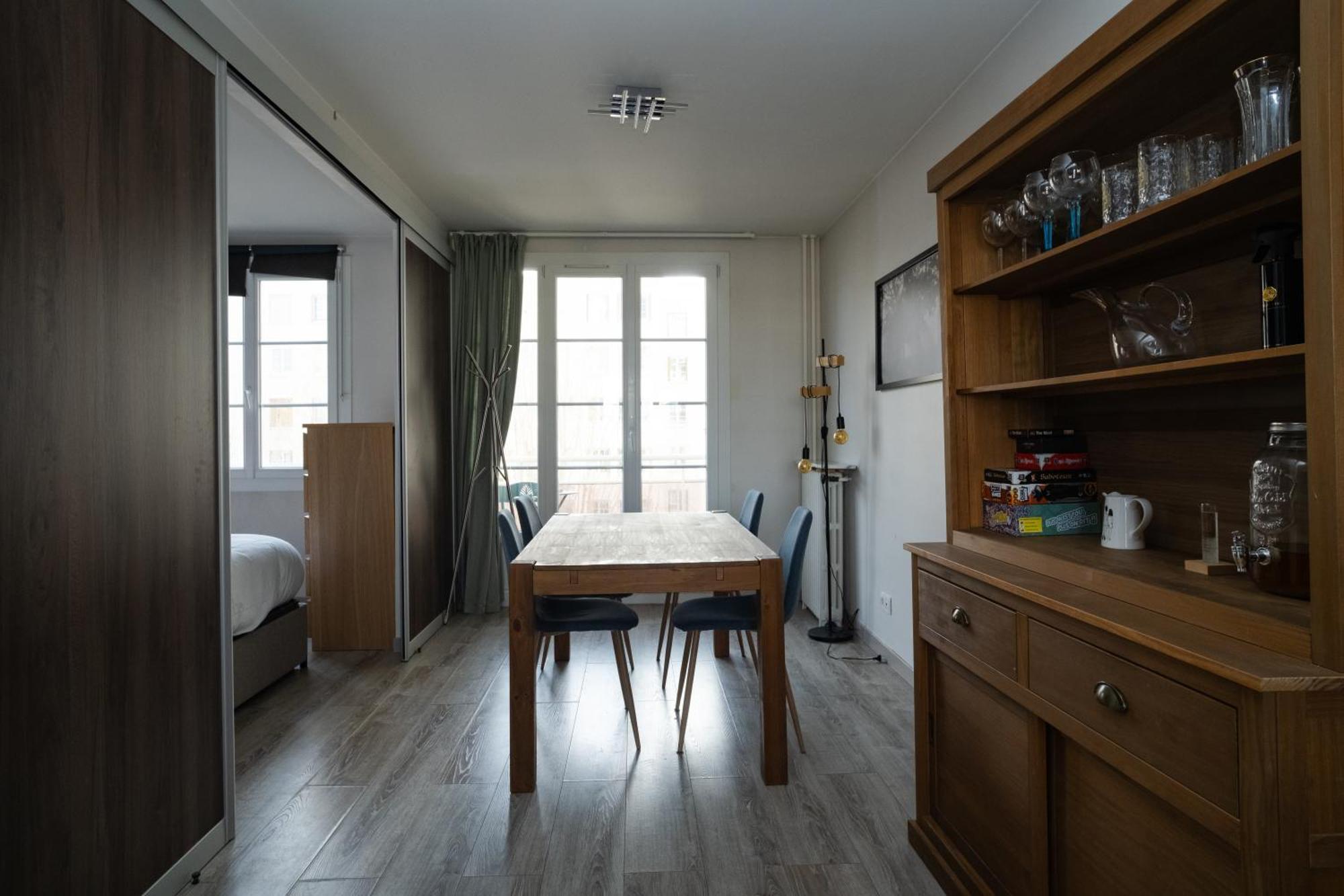 Joli T2 Proche Du Metro Avec Vue Tour Eiffel Apartment Issy-les-Moulineaux Luaran gambar